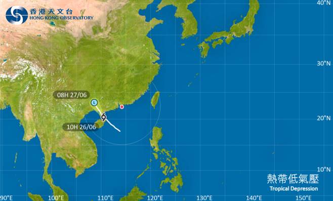位於海南島以北的熱帶低氣壓會在今日橫過雷州半島一帶，隨後移入廣西內陸地區