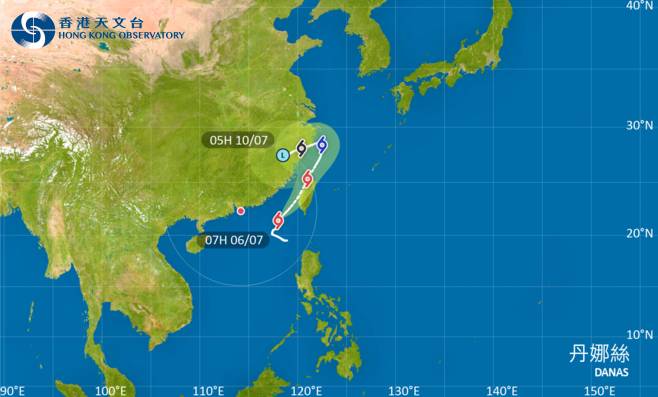 丹娜絲今日初時會在南海東北部緩慢移動，稍後加速轉往東北方向，大致移向台灣海峽至台灣西部沿岸一帶