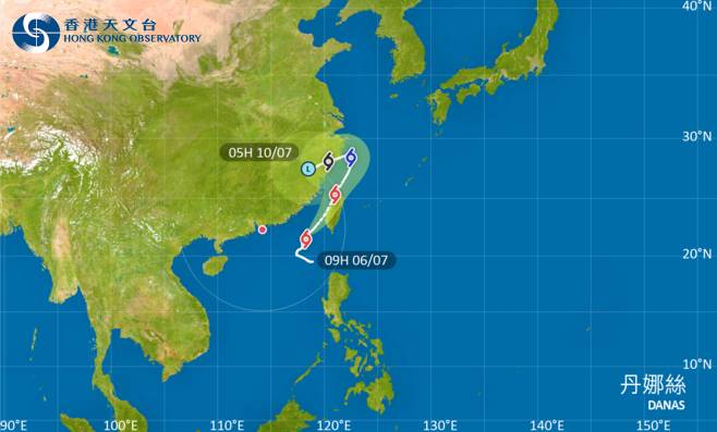 丹娜絲今日初時會在南海東北部緩慢移動，稍後加速轉往東北方向，大致移向台灣海峽至台灣西部沿岸一帶
