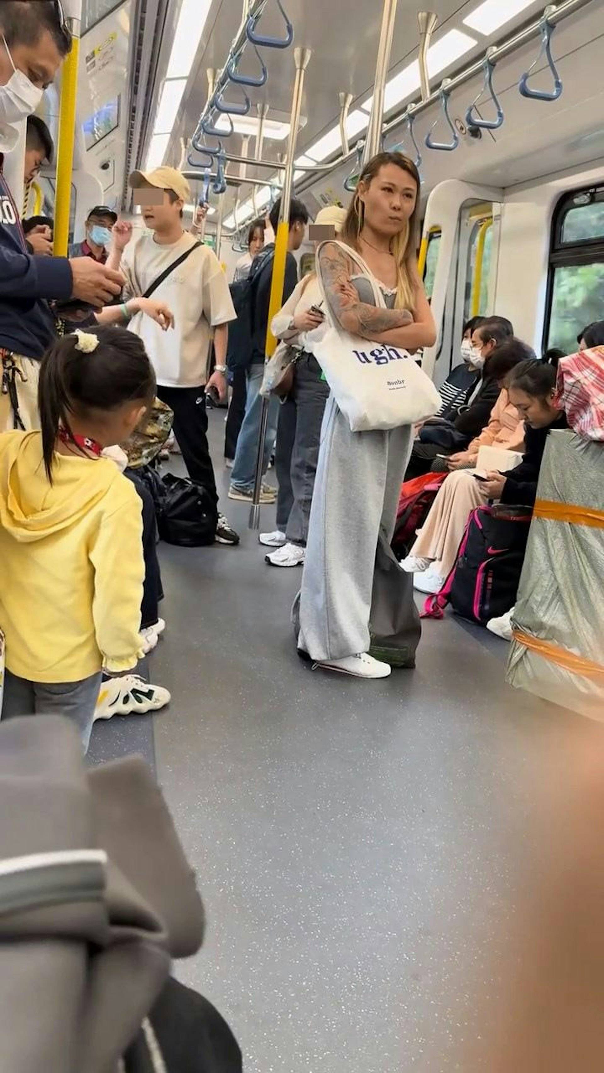 港鐵爭執 世代衝突 (圖片來源:Facebook群組「香港突發事故報料區及討論區」 )