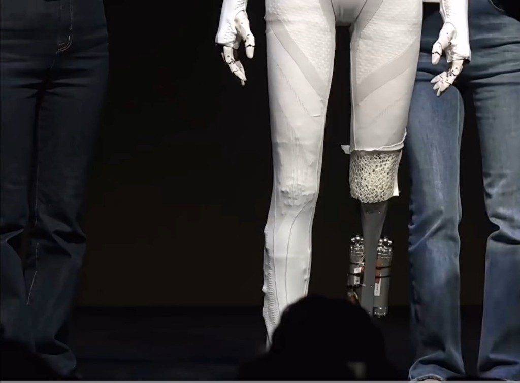 小鵬科技 機械人 （圖片來源：微博）