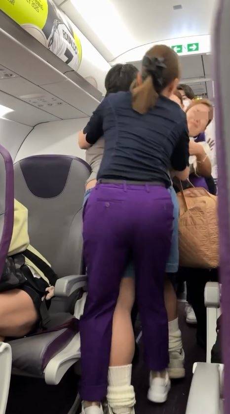 港女 香港快運 (圖片來源:Tommytcw Tang@FACEBOOK)