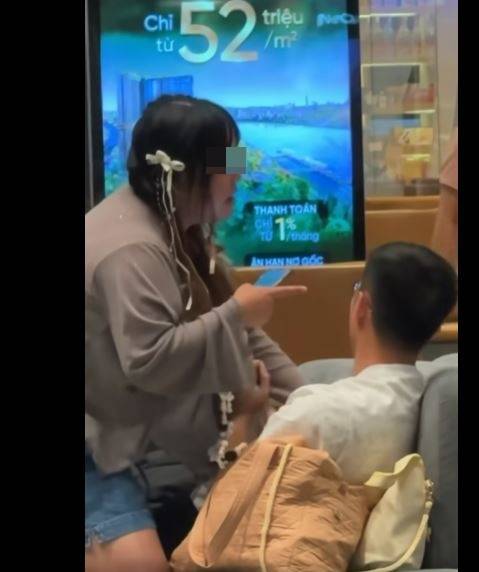 港女 香港快運 (圖片來源:Tommytcw Tang@FACEBOOK)