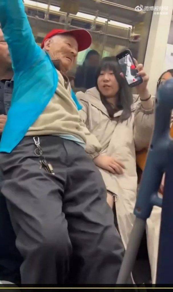 地鐵爭議 讓座糾紛 (圖片來源:抖音@中安在線)