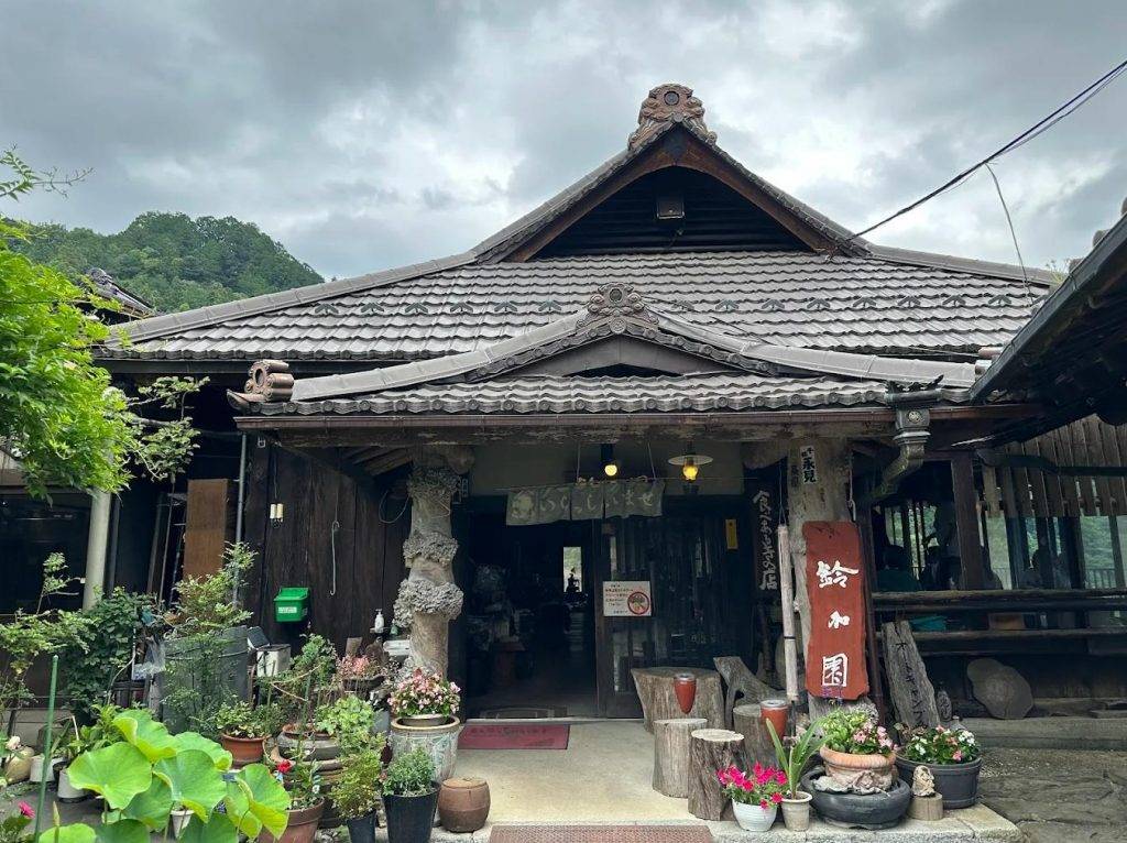 日本熊患 熊肉料理 (圖片來源:きのこの里 鈴加園)