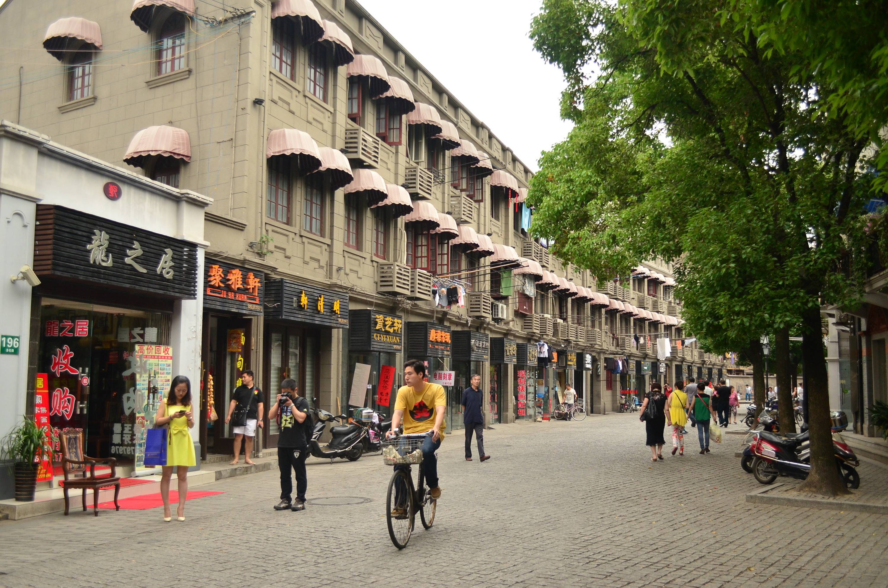 上海街拍上海新天地图片